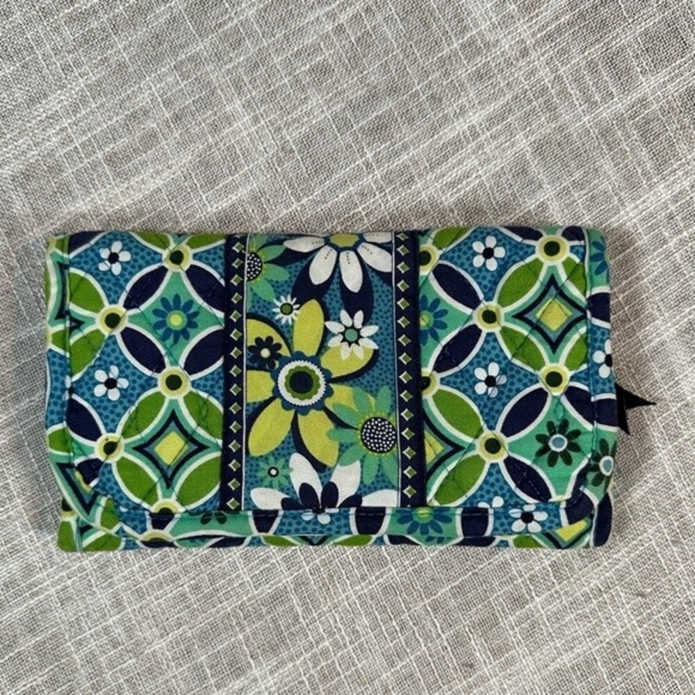 Vera Bradley daisy wallet green blue floral money credit card holder